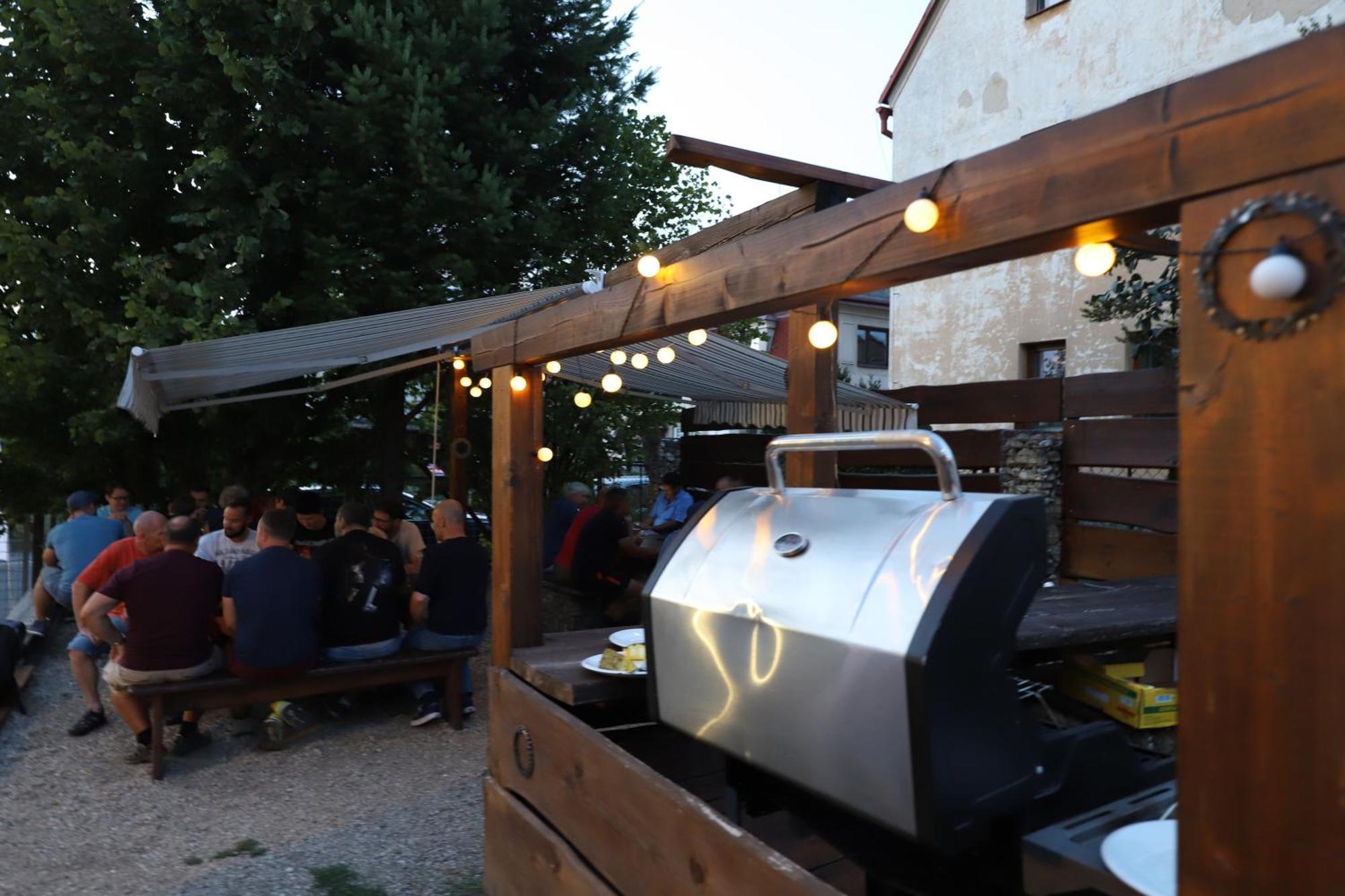 Bike Bistro A Penzion U Vsech Andelu Nove Mesto pod Smrkem Eksteriør bilde